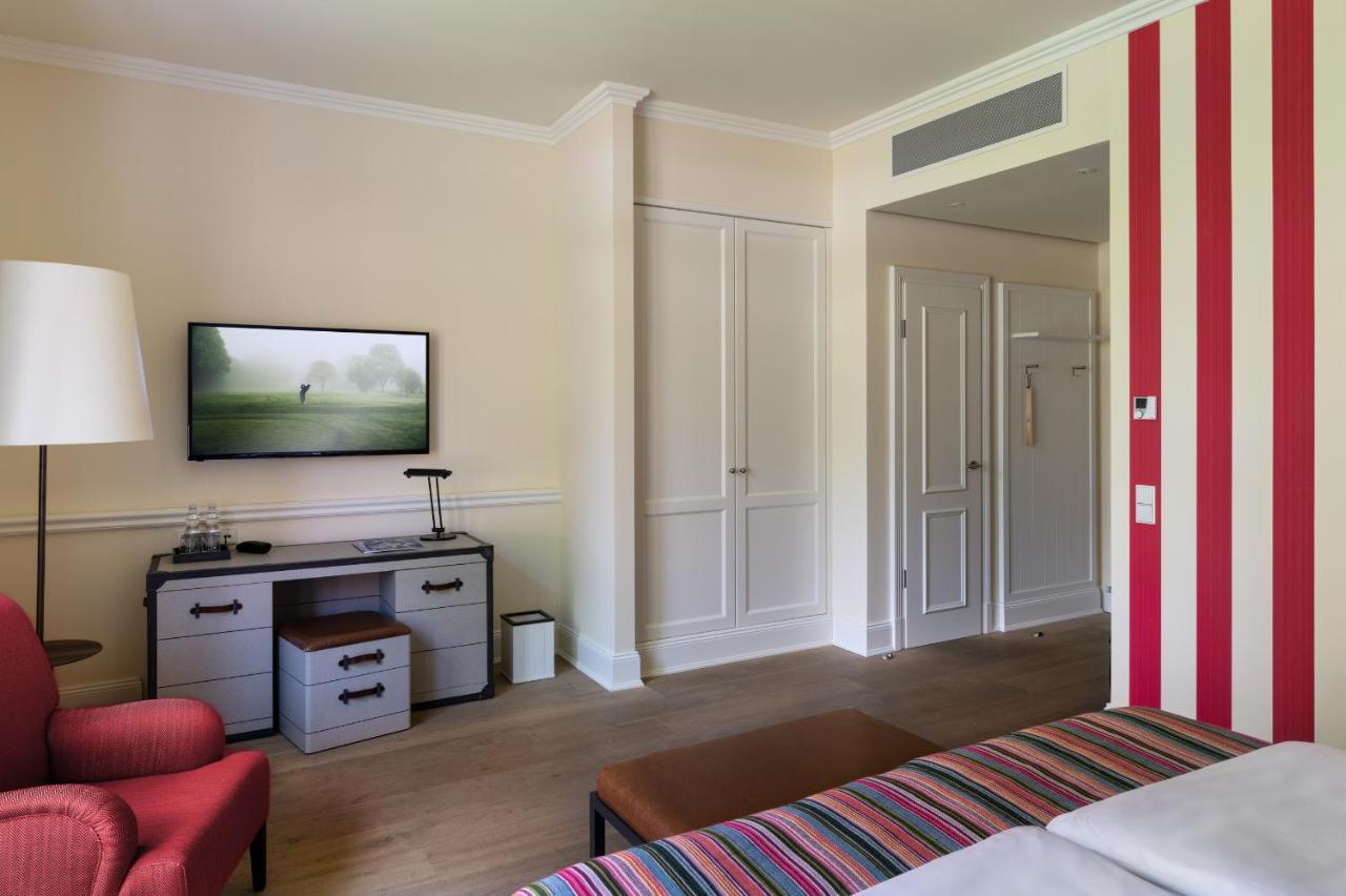 Hotel & Gaestehaus Gut Kaden Alveslohe Екстер'єр фото