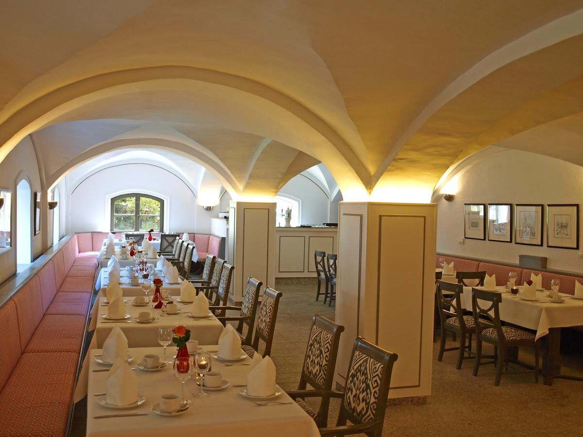 Hotel & Gaestehaus Gut Kaden Alveslohe Екстер'єр фото